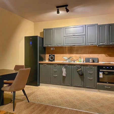 Stylish Urban Apart New 2021 Close To The Beach Varna Exterior photo